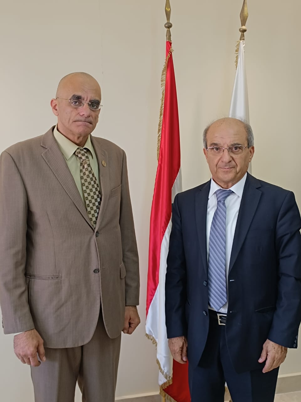 اجتمع مؤسس ورئيس الاتحادين اللبناني والعربي للتراث والرياضات التقليدية الشعبية مع وزير الشباب واللرياضة الدكتور جورج كلاس